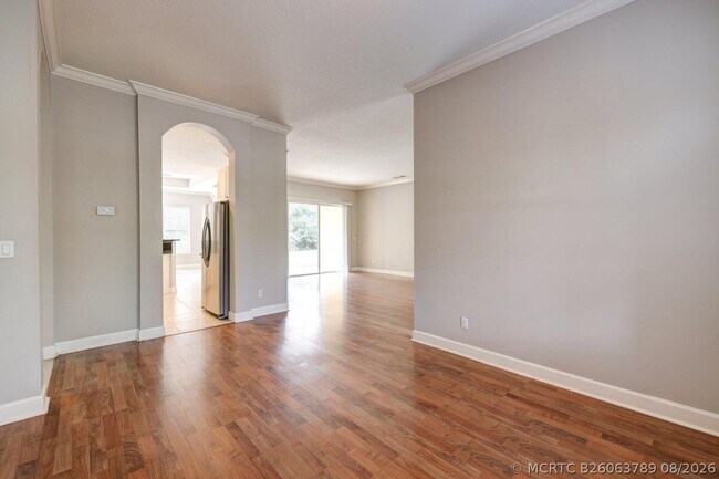 Building Photo - 833 SW Vineland Ct