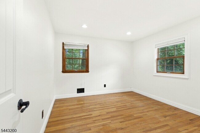 Building Photo - 162 Mountainview Dr