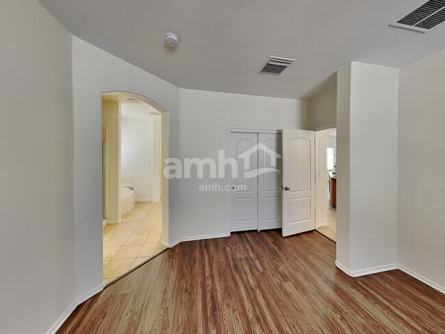 Building Photo - 6661 E Gehrig Ln