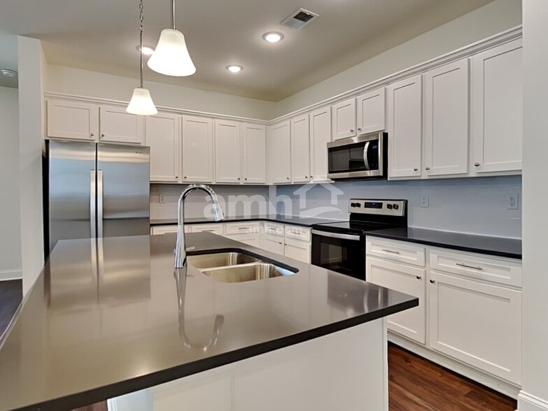 Building Photo - 152 Willow Ln