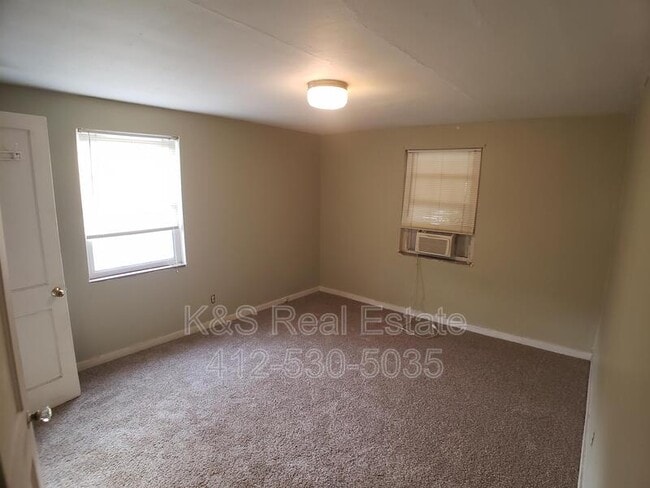 Building Photo - 1018 Summit St