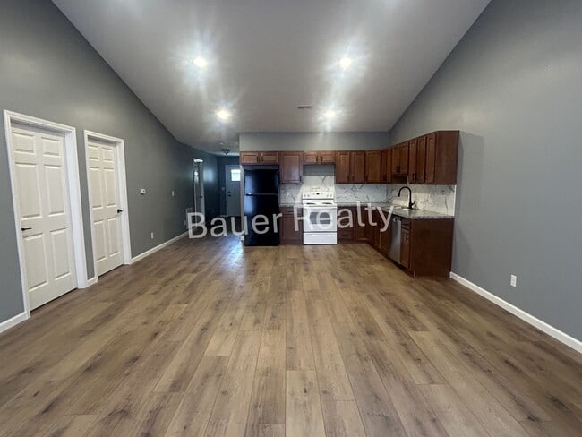 Building Photo - 47 Grove Ave