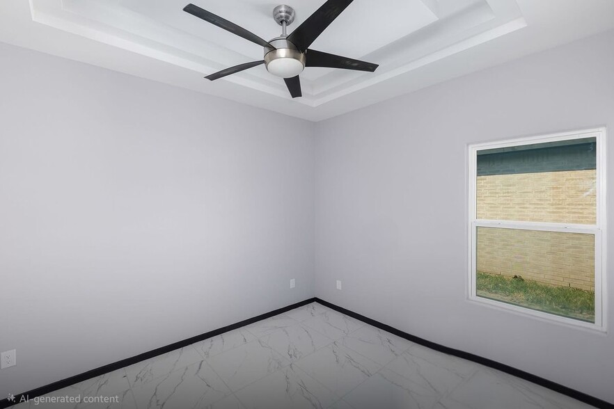 Building Photo - 10403 N 32nd Ln