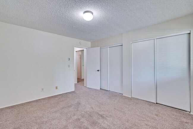 Building Photo - 1st floor corner unit - In Door Laundry- Easy Access to 880 and 237