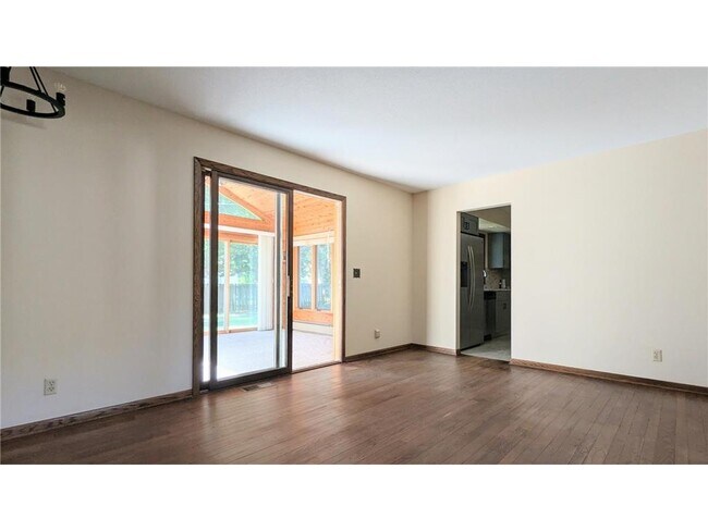 Building Photo - 6065 Oakwood Rd