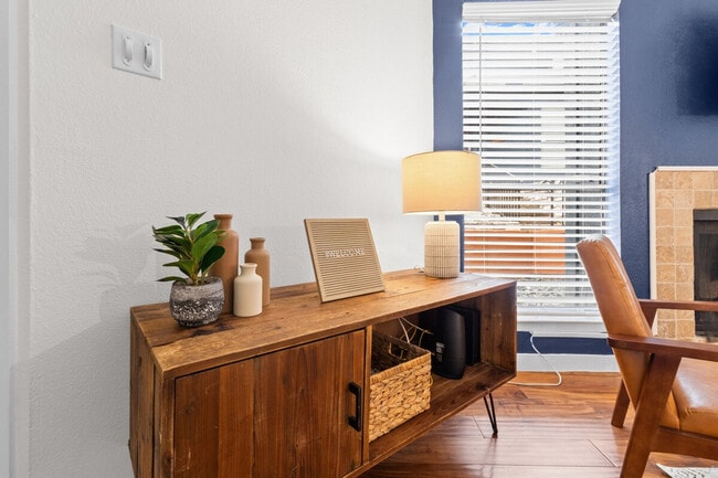 Building Photo - 708 S 1st St