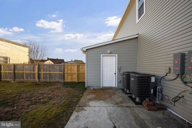 Building Photo - 555 S Marlyn Ave