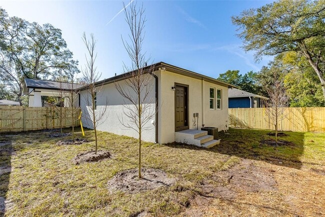 Building Photo - 113 W Elm St