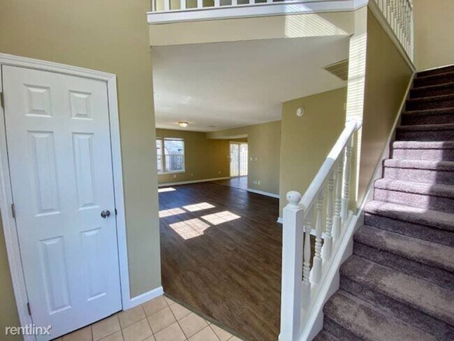 Building Photo - 3 br, 2.5 bath House - 6364 Titania Drive