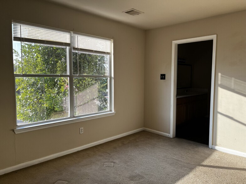 bedroom 2 - 11807 Chetman Dr
