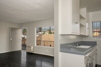 Building Photo - 1132 Rosedale Ave