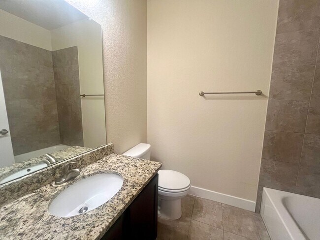 Building Photo - Fabulous Townhome Located minutes to Gruene and Downtown New Braunfels!