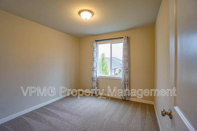 Building Photo - 8714 N 3rd Way