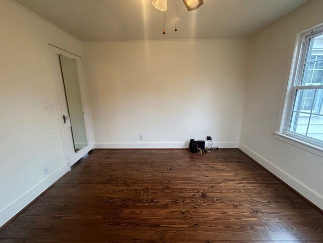 Building Photo - 939 Central Dr