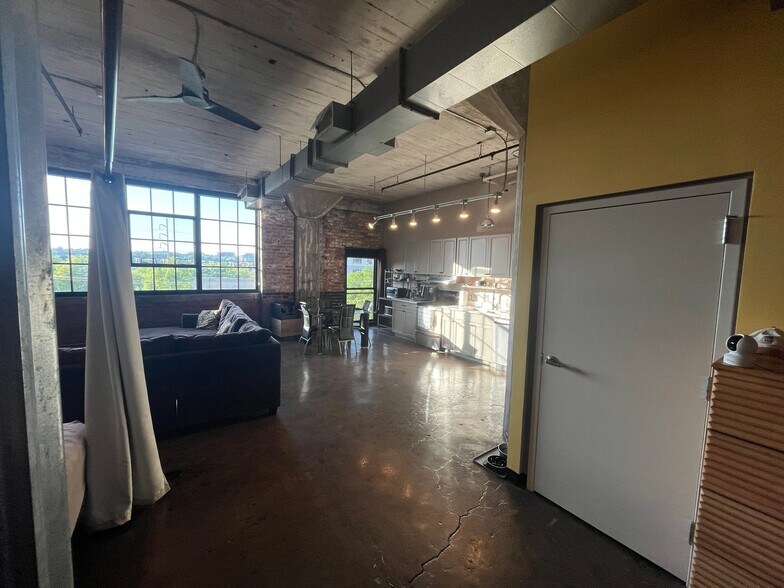 Building Photo - 201 Hull St