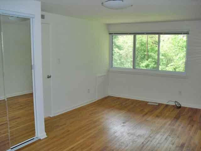 Building Photo - 255 Brookside Dr