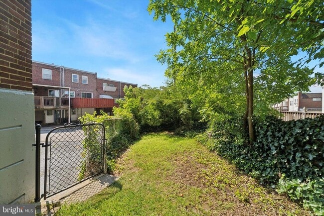 Building Photo - 2111 Delmar Dr