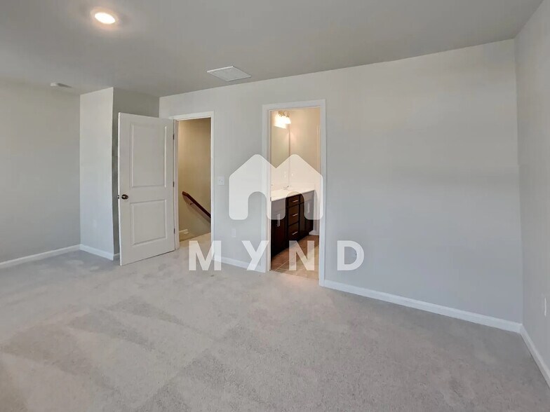 Building Photo - Room in Townhome on Sweet Lilac Wy