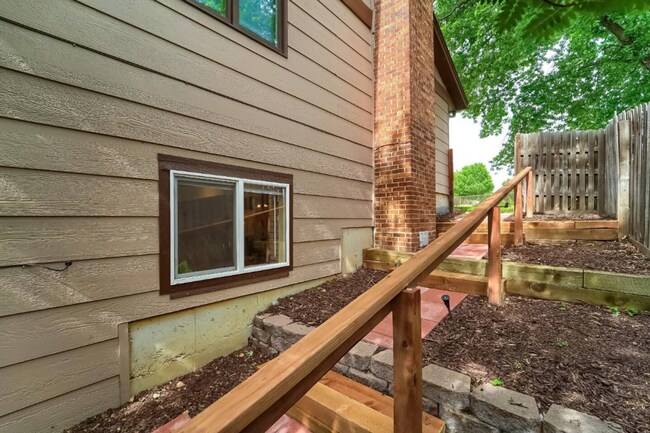 Building Photo - Cozy Arvada Downstairs Duplex Available Now!