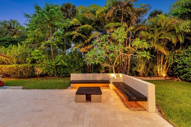 Building Photo - 17710 Cadena Dr