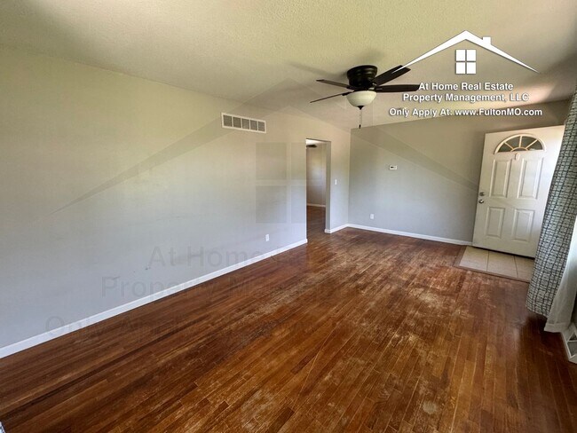 Building Photo - 1304 Bradley Ln