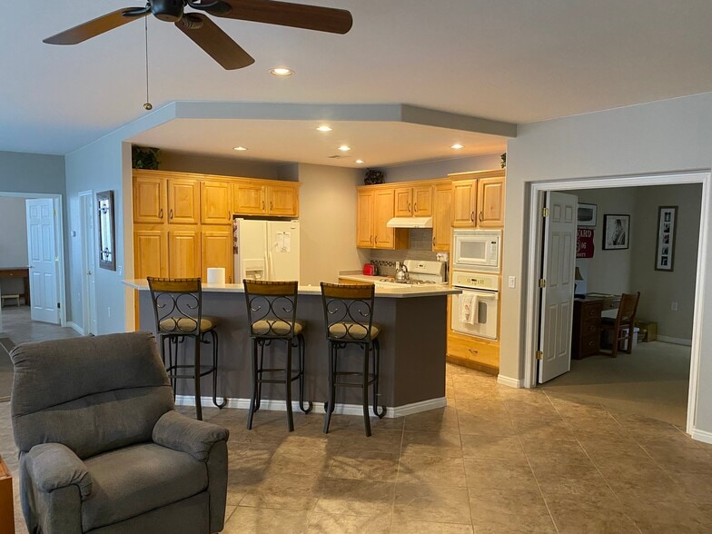 Building Photo - 1903 W Sunstar Dr