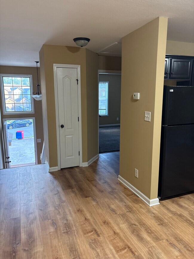 Building Photo - 1729 Thistlewood Dr