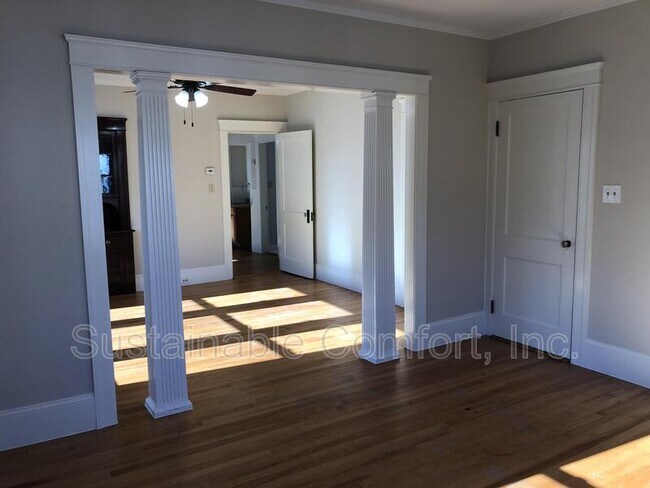 Building Photo - 26 Sterling St