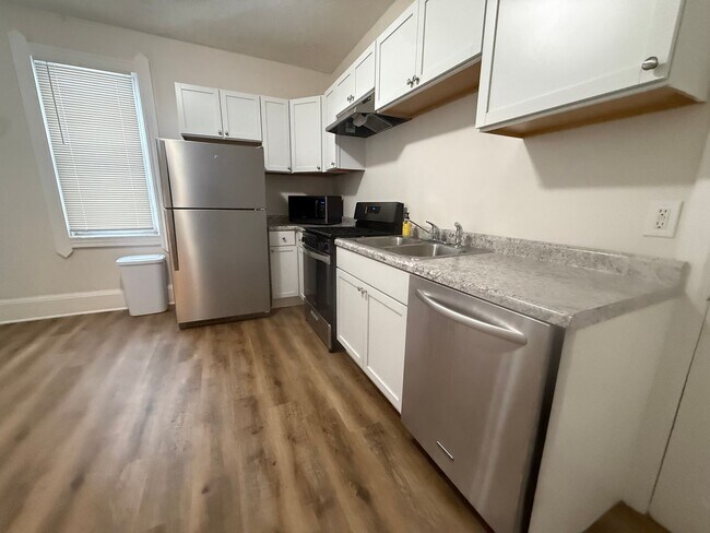 Building Photo - 2482 W 10th St