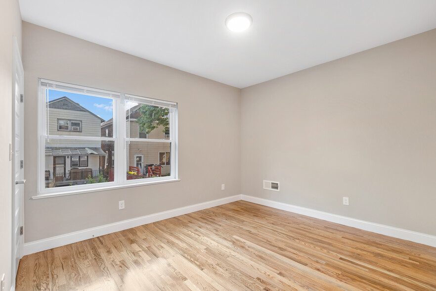 Master Suite - 68 W 52nd St