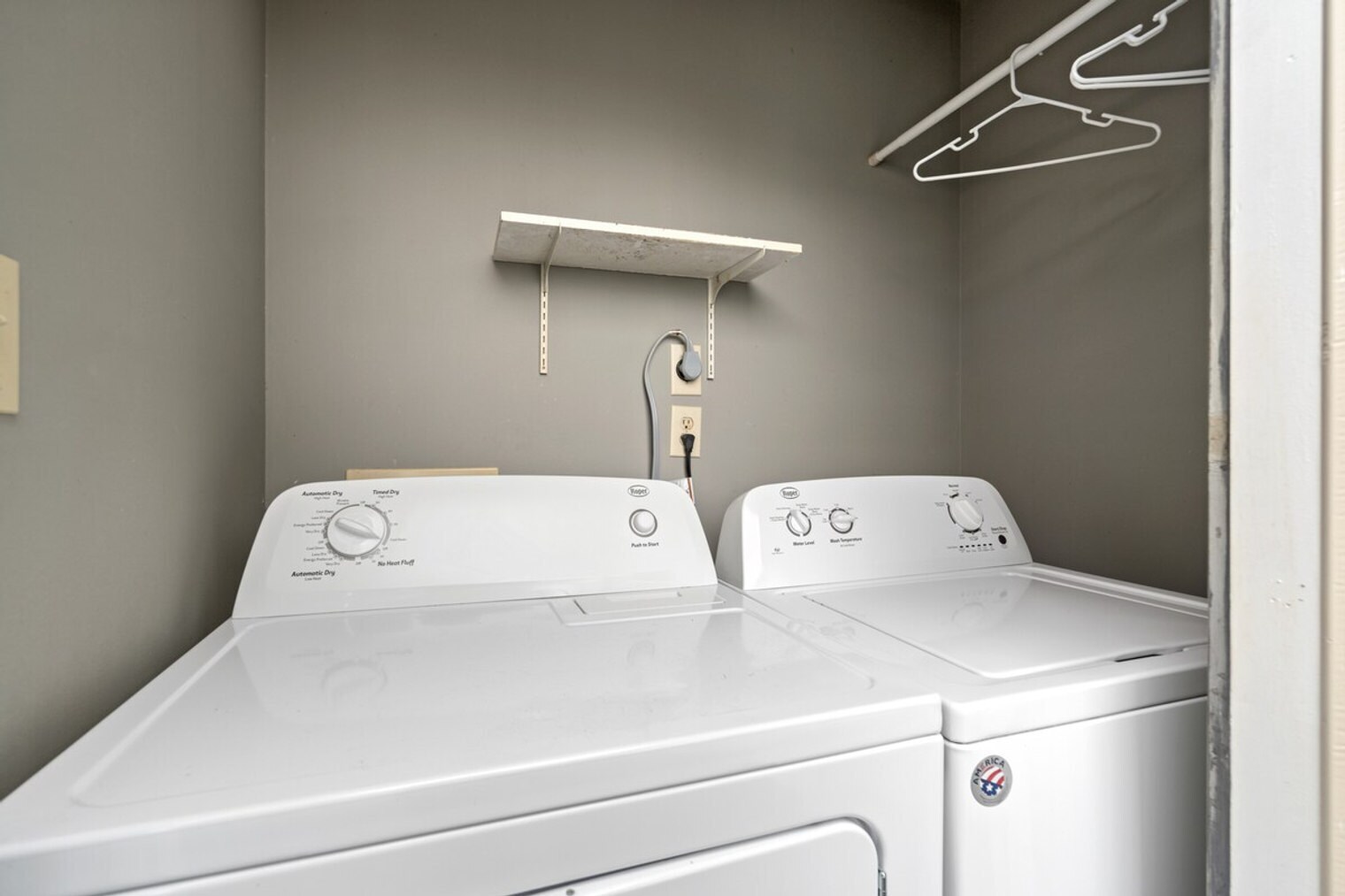 Building Photo - 1930 Bent Grass Dr