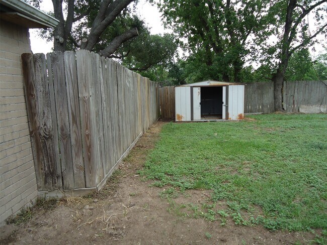 Building Photo - 7610 Lemma Dr