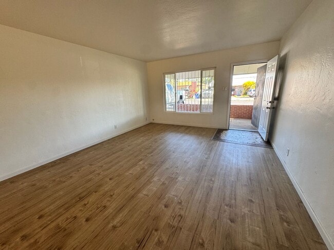 Building Photo - Lovely 3 bedroom 2 bath home. Must see
