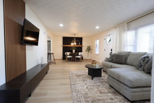 Building Photo - 121 Belt Ave