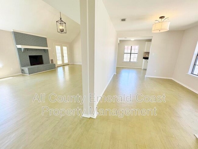 Building Photo - 710 Swan Ln