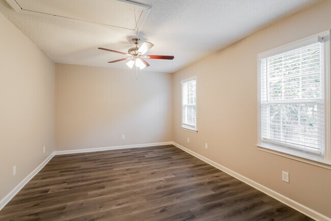 Building Photo - 739 Glenspring Dr