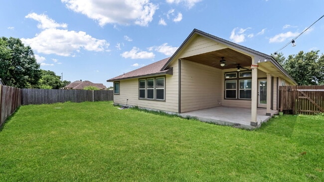 Building Photo - 15606 Fox Ln