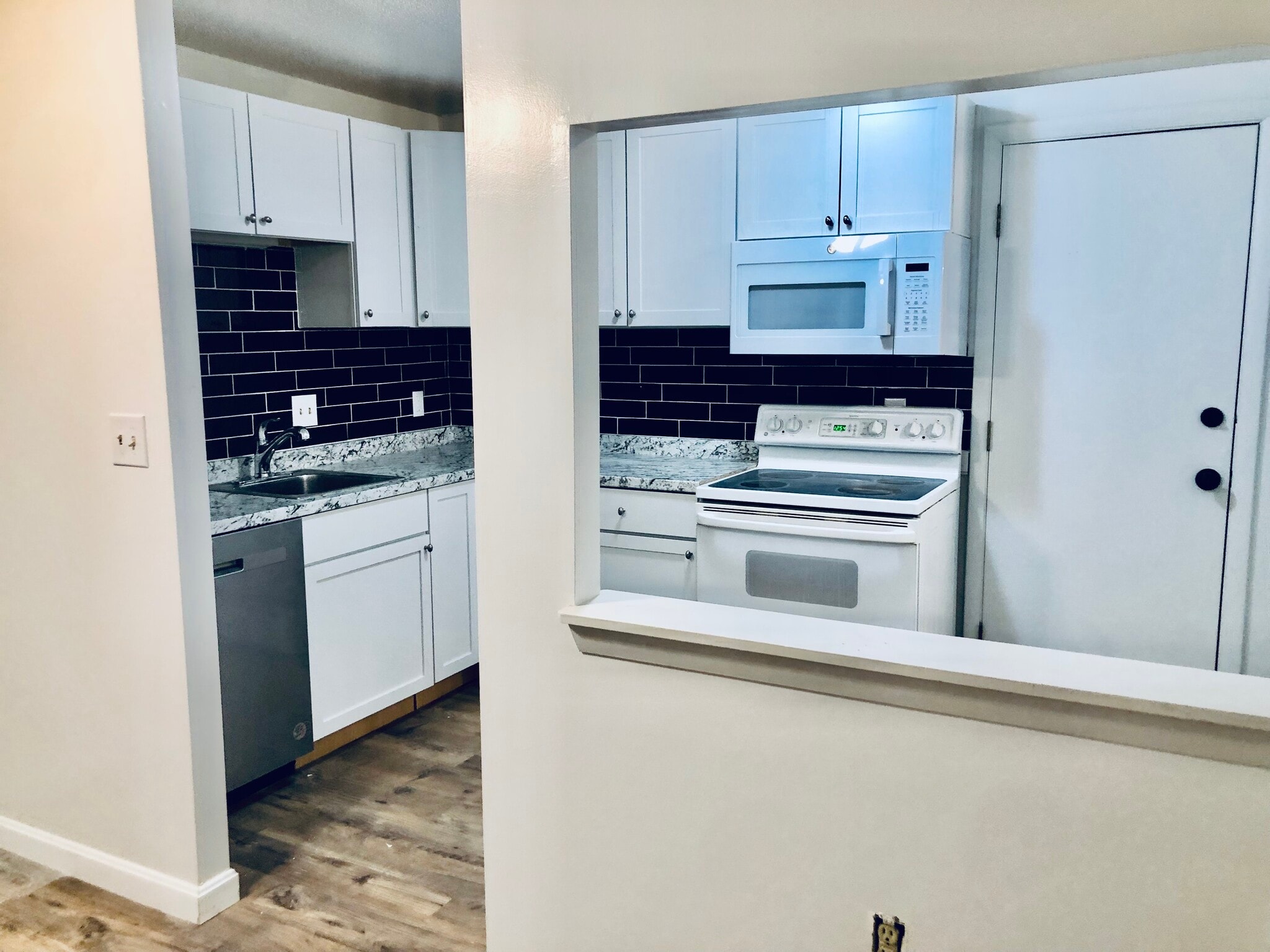 Building Photo - 2 Strawberry Bank Rd