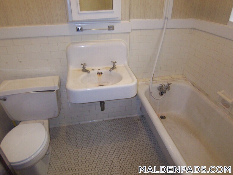 Building Photo - 17-19-19 Washington St S