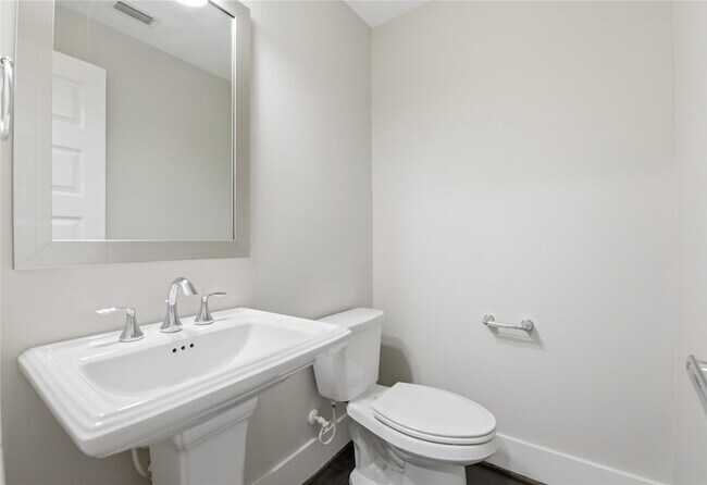 Building Photo - 819 Algona Ave