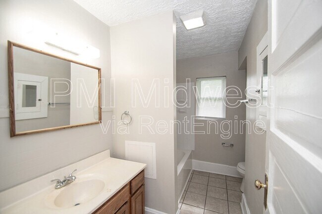 Building Photo - 1543 E Ohio St