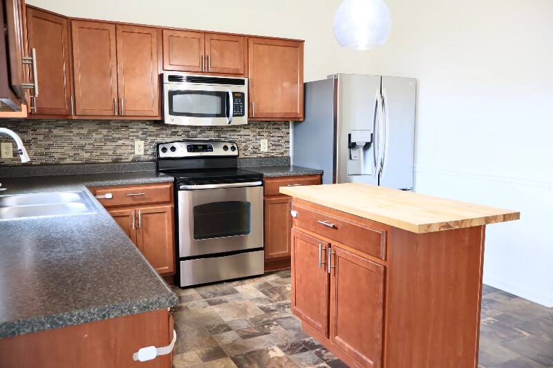 Building Photo - 6215 Enclave Blvd