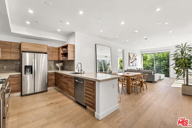 Primary Photo - 855 Croft Ave