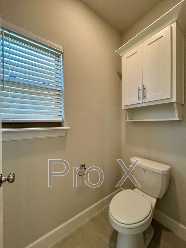 Building Photo - 1900 Charles St