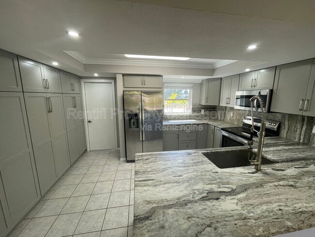 Building Photo - 25486 Avillas Ct