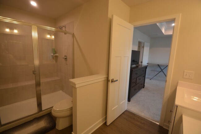 Building Photo - Beautiful and New this 4 Bedroom Townhouse