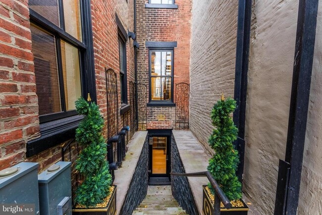 Building Photo - 810 Prince St