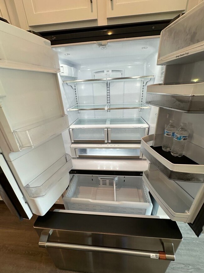 Building Photo - For Rent: Luxurious Short Pump Condo at Ga...