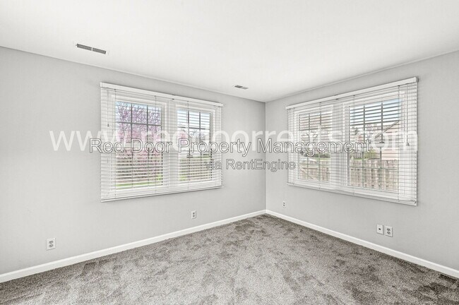 Building Photo - 261 Wyndotte Dr