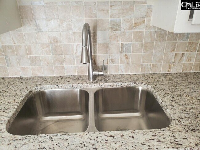 Building Photo - 332 S Bull St